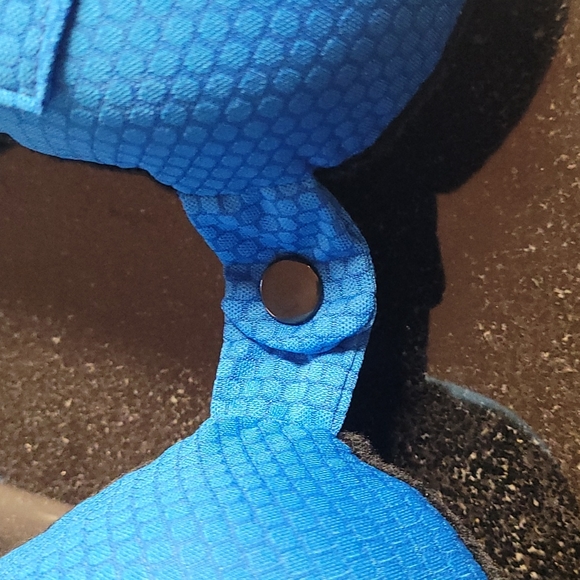 🚗🛫Travel Pillow w/ Sleep Mask - Picture 6 of 11